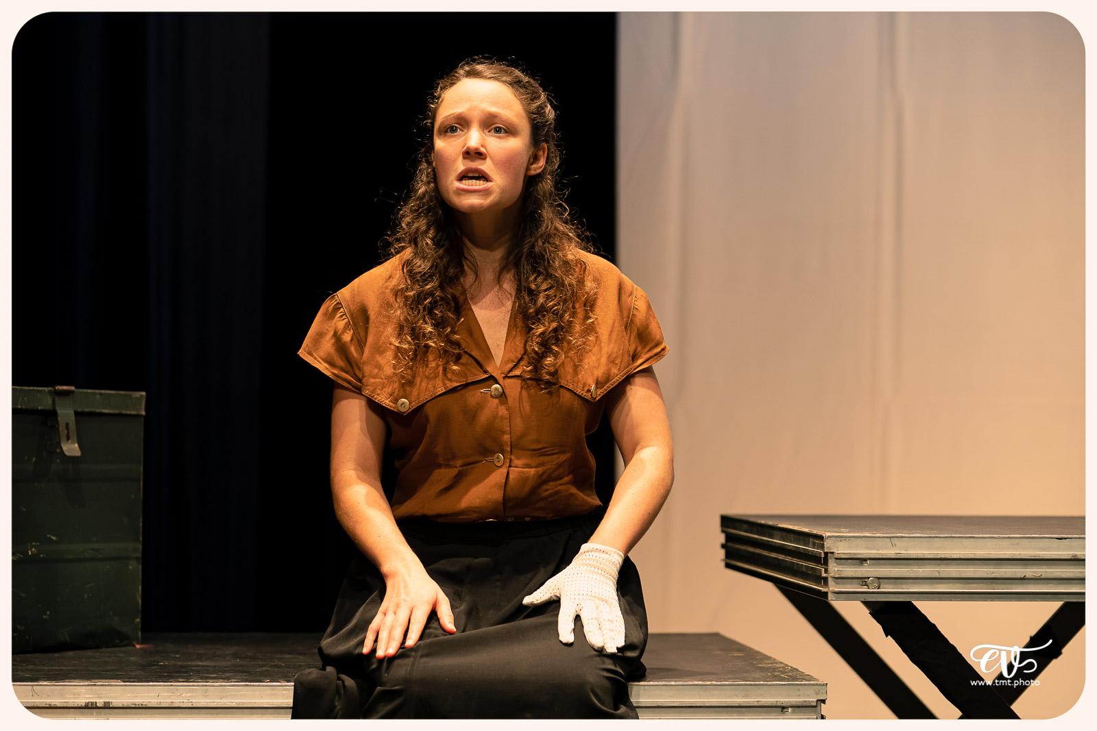 LA MESNIE H. - UN JOUR D'ÉTÉ